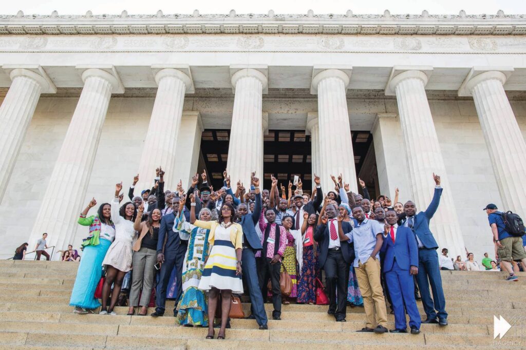 Programme annuel de leadership mondial Give1Project - Automne